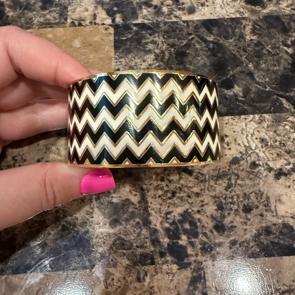 Kate Spade La Vida Loca Hinged Bangle - Picture 2 of 13